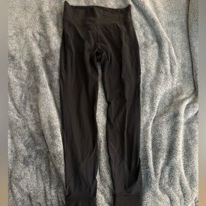 Black lululemon leggings. I’m not sure the type.
